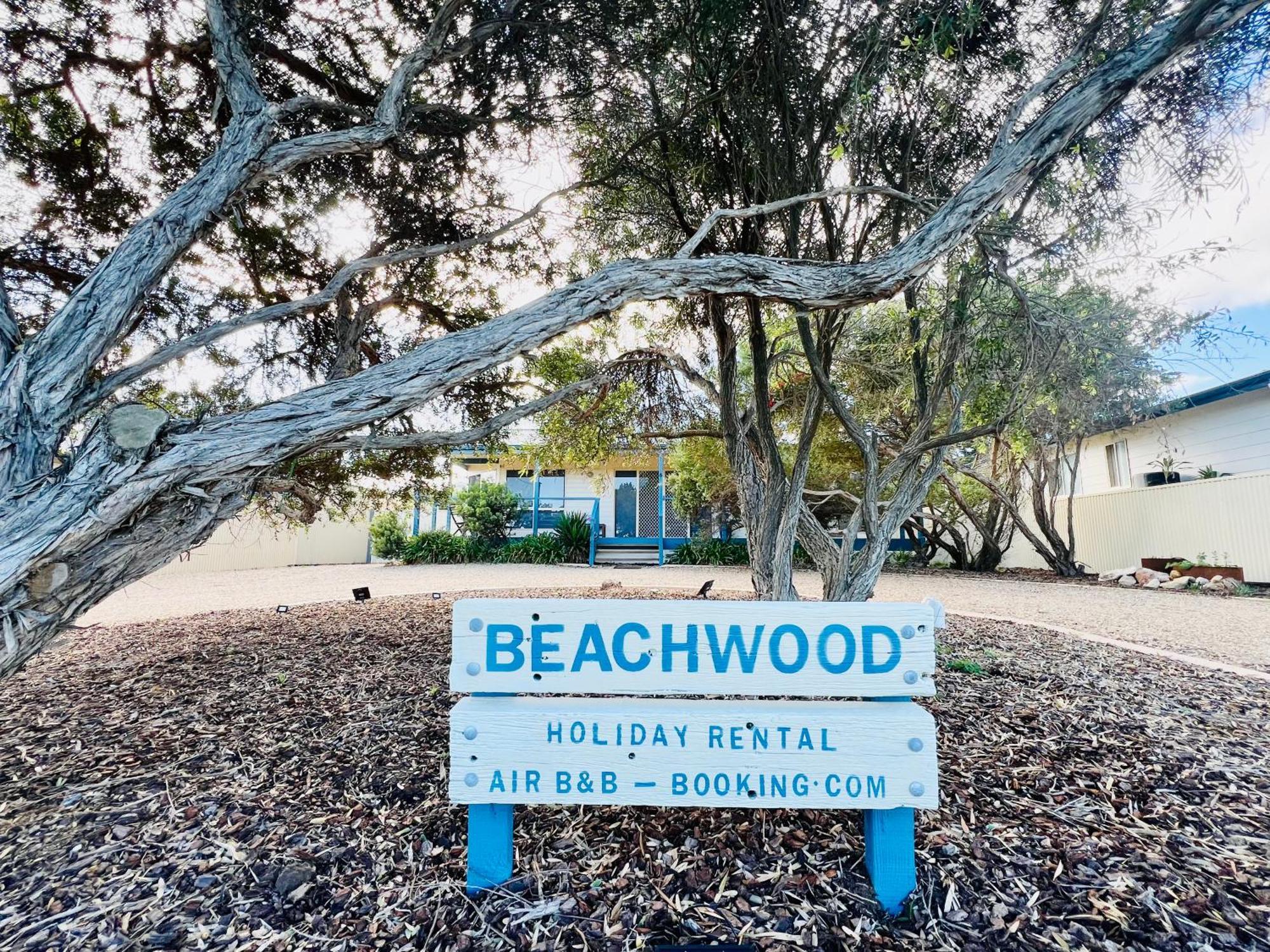 Beachwood - Fabulous Front-row Goolwa Beach, Pet Friendly Holiday home Goolwa South